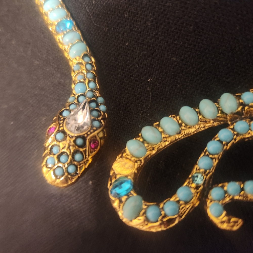 Unique snake design gold and turquoise embellished necklace - Picture 10 of 11